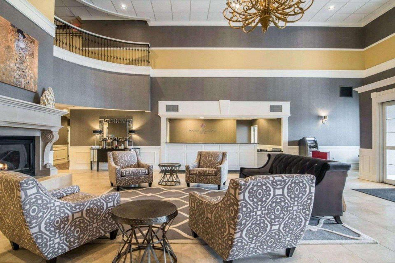 Park Manor Hotel Clifton Park Eksteriør bilde The lobby of the Best Western Premier Executive Residency Royal Palm Beach