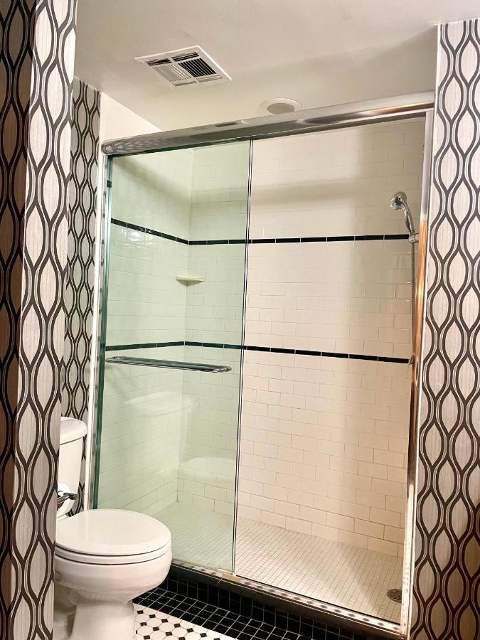 Park Manor Hotel Clifton Park Eksteriør bilde A shower door
