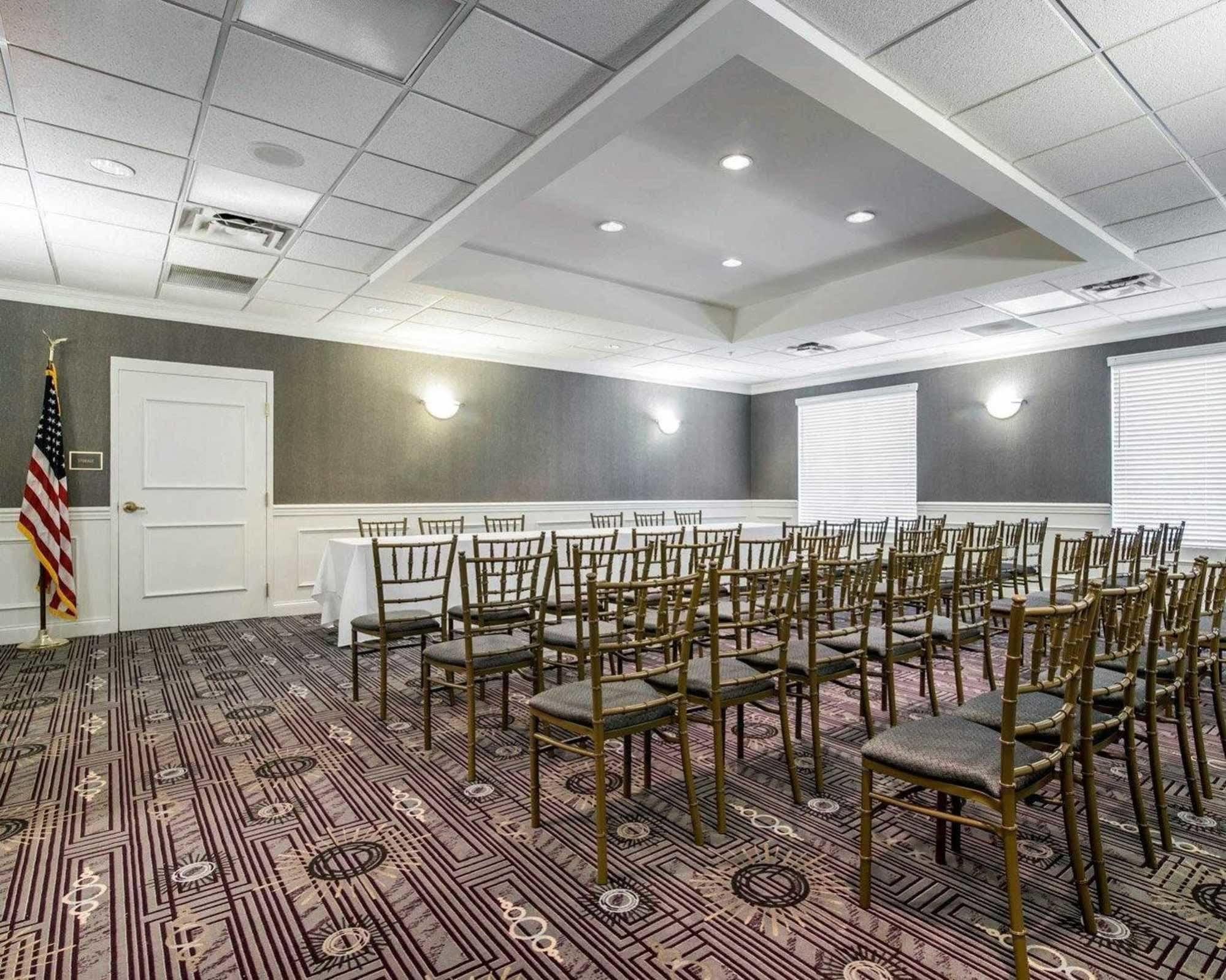 Park Manor Hotel Clifton Park Eksteriør bilde The ballroom at the 2016 Republican National Convention