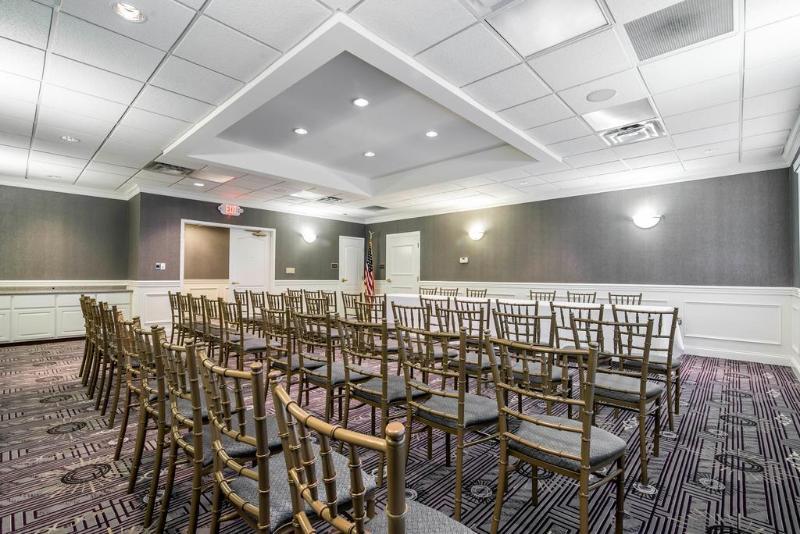 Park Manor Hotel Clifton Park Eksteriør bilde The ballroom at the Hilton Garden Inn